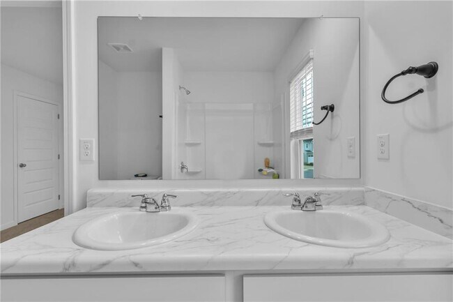 Building Photo - 1560 Gray Br Ct