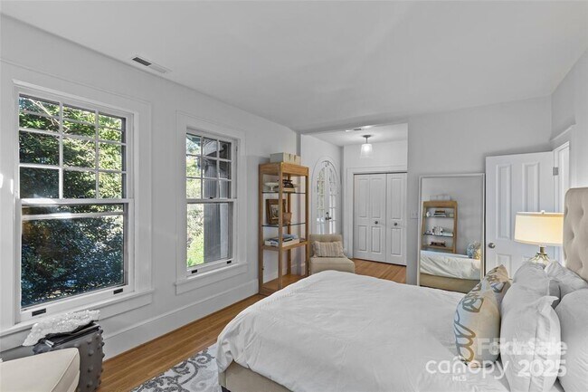 Building Photo - 609 Queens Rd