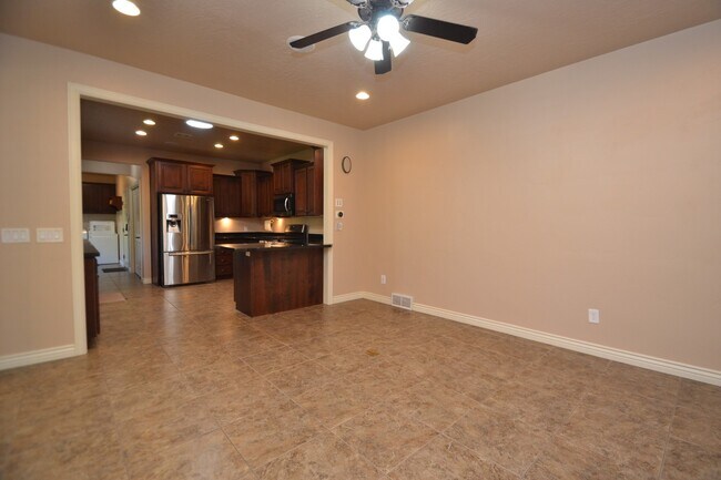 Building Photo - Stunning 6 bedroom 3 bathroom home in Daybreak South Jordan!!!