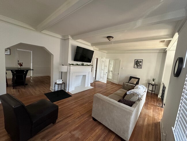 Building Photo - 1014 Maury St