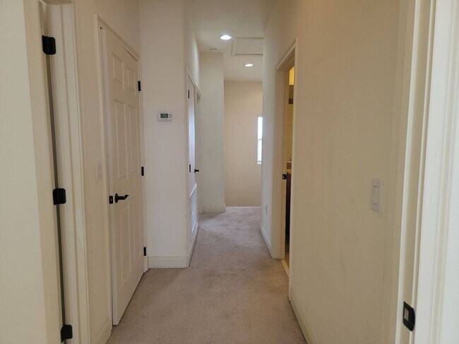 Building Photo - 4/2.5 TOWNHOME VILLA in Waterstone-Davenpo...