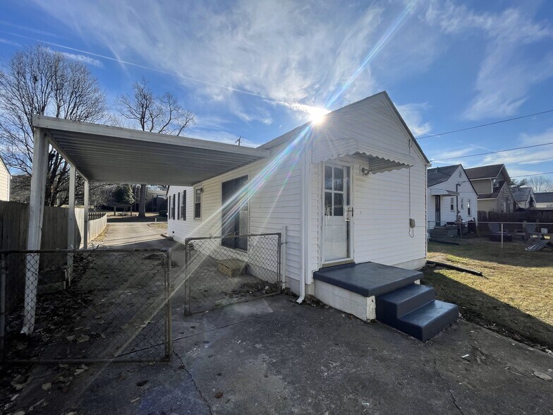 Building Photo - 937 Shamrock Ave