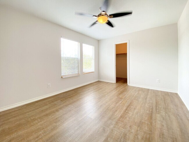 Building Photo - Spacious 4 Bed 3 Bath Rental with Modern Touches in Austin