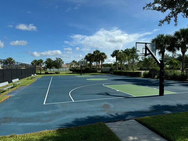 Building Photo - 673 Carlyle Way