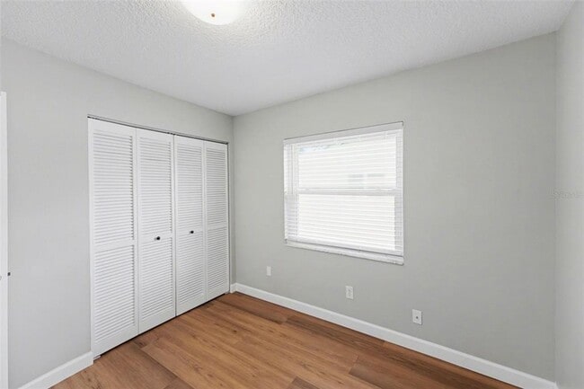 Building Photo - 9605 N Edison Ave