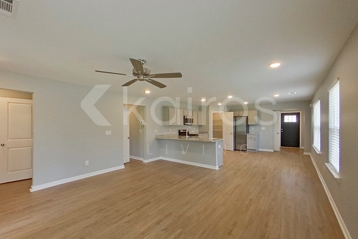 Building Photo - 664 June St