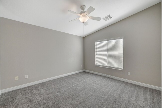 Building Photo - Charming Two-bedroom townhouse in Northwest