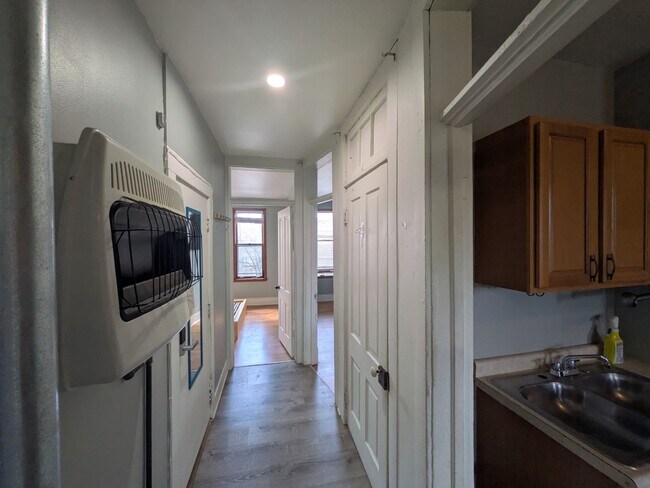 Building Photo - Updated 2BR/1BA in Pullman – Internet Incl...