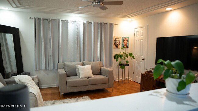 Building Photo - 73 Maple Ave