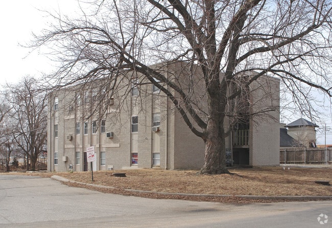 Primary Photo - Bluejay Apartments