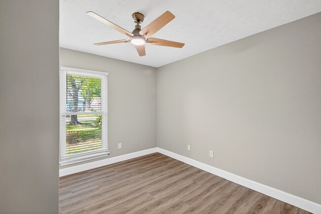 Building Photo - 2510 Marble Falls Dr