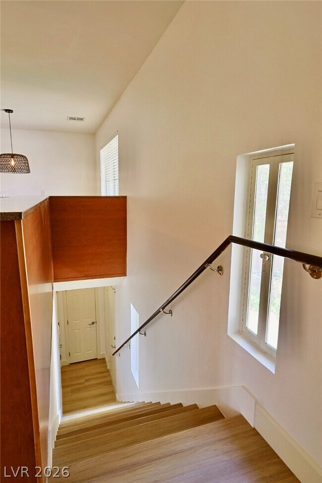 Building Photo - 3181 Pinehurst Dr
