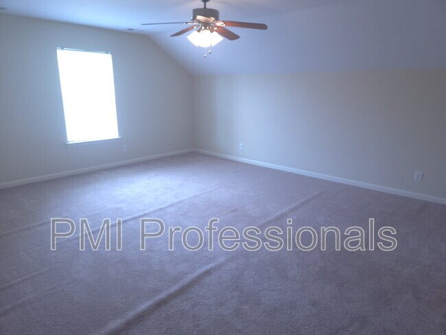 Building Photo - 2303 Keegan Dr