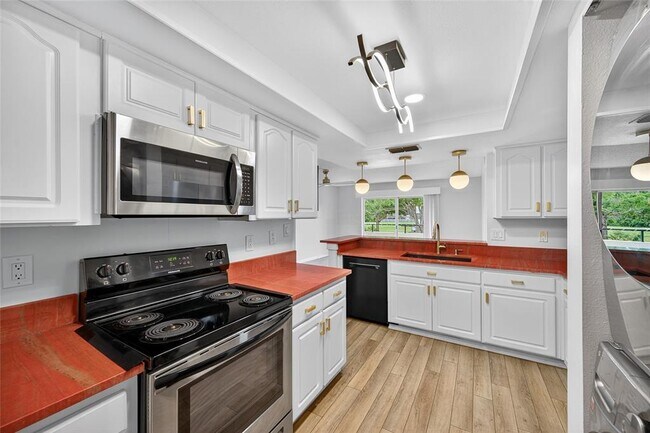 Building Photo - 2583 Countryside Blvd