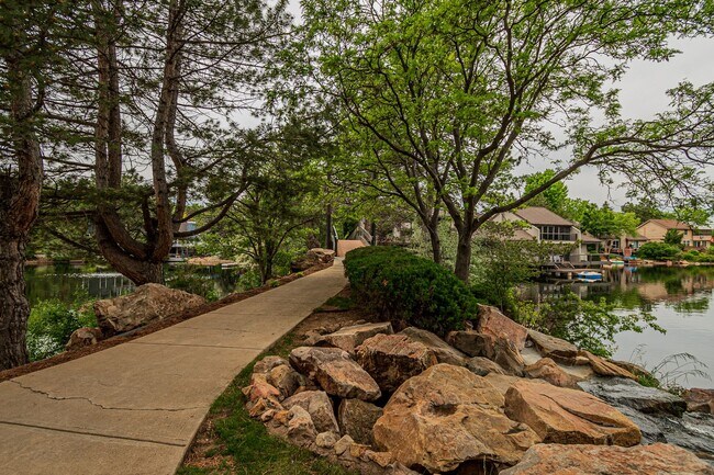 Building Photo - 3BD, 2.5BA Arapahoe Lake Park Townhome Nea...