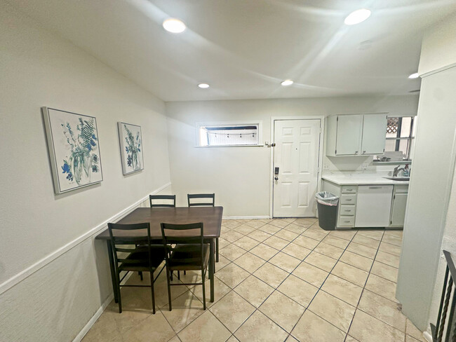 Building Photo - 4015 Burning Tree Dr