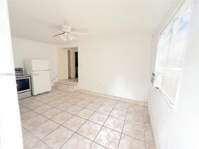 Building Photo - 236 E 14th St