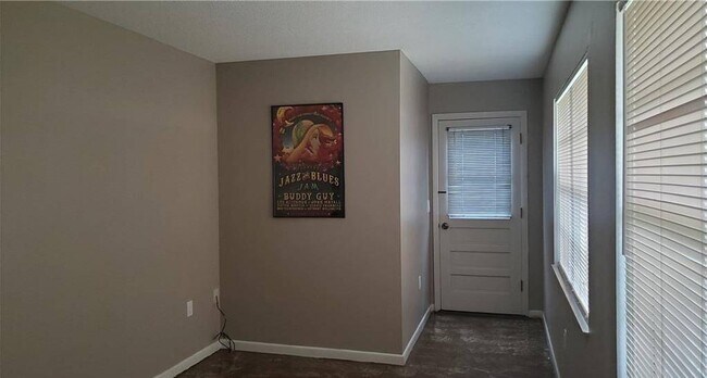 Building Photo - 203 Longview Rd