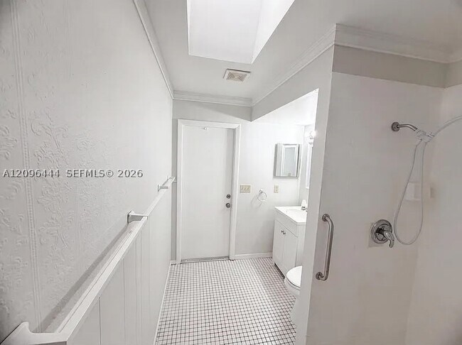 Building Photo - 2302 SW Fern Cir