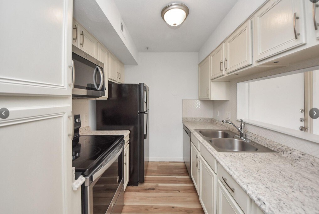 Building Photo - 10110 Forum West Dr