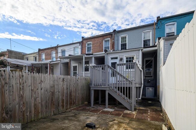 Building Photo - 1109 W 40th St