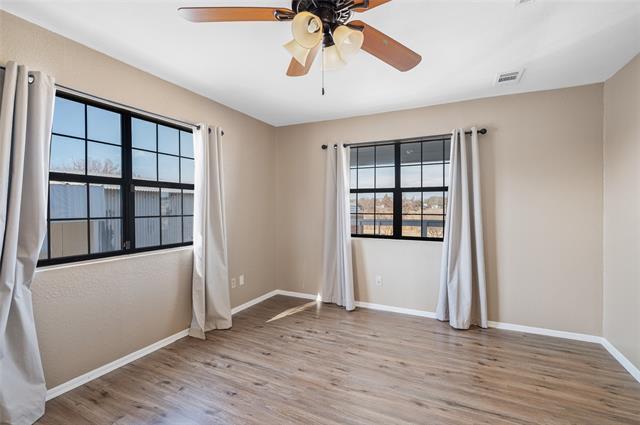 Building Photo - 208 W Maple St