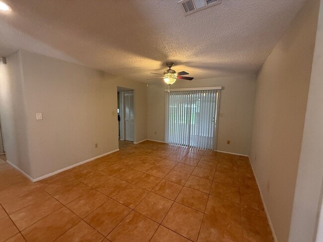 Building Photo - 113 S Deerwood Ave