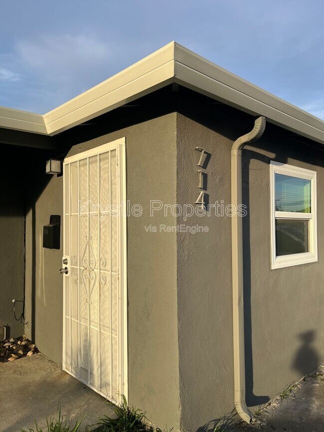 Building Photo - 714 Gateway Dr