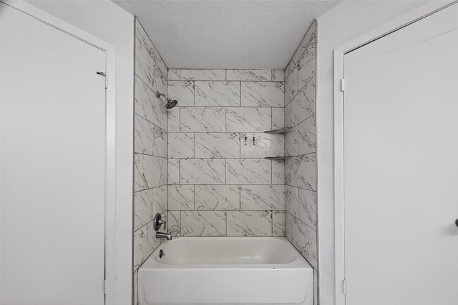 Building Photo - 1122 Woodbridge Ave