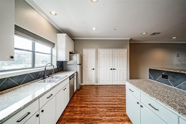 Building Photo - 17 Waugh Dr