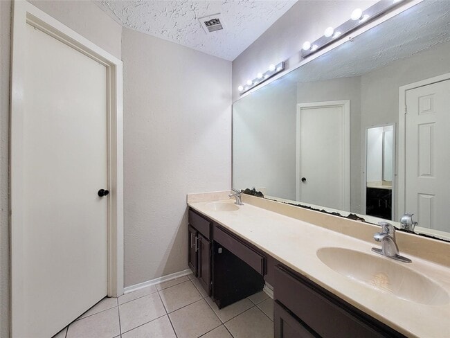 Building Photo - 9415 Beckford Dr