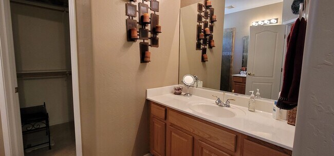 Building Photo - FURNISHED Single Family Home-RATE DISPLAYED IS FOR WINTER SEASON