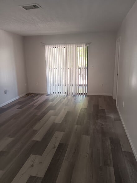 Building Photo - 2541 Myrtle Ave