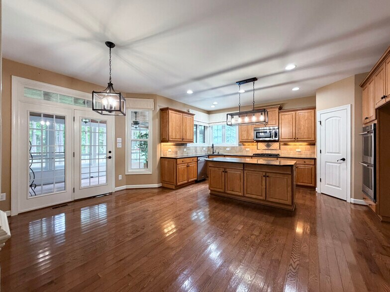 Building Photo - 5604 Pine Rock Ct