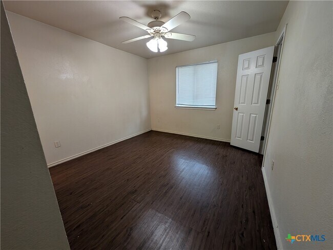 Building Photo - 887 Sagewood Trail