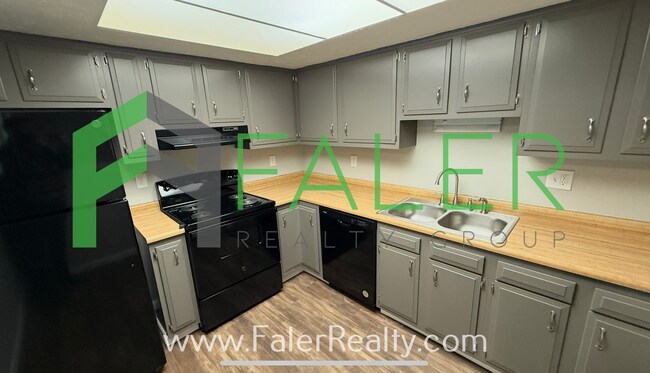 Building Photo - 5265-5303 Belle Isle Dr
