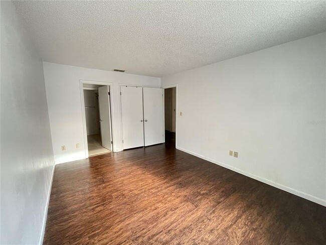 Building Photo - 510 Fairways Cir