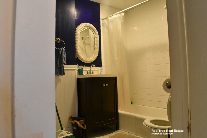 Building Photo - 114 Everett St