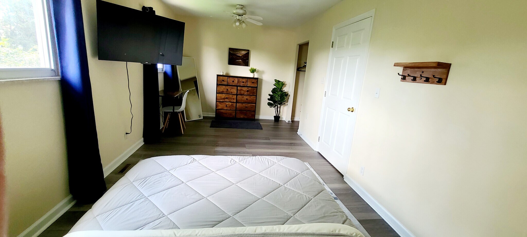 Building Photo - 496 Lawnview Dr