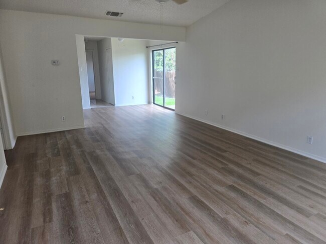 Building Photo - 7906 Falcon Ridge Dr