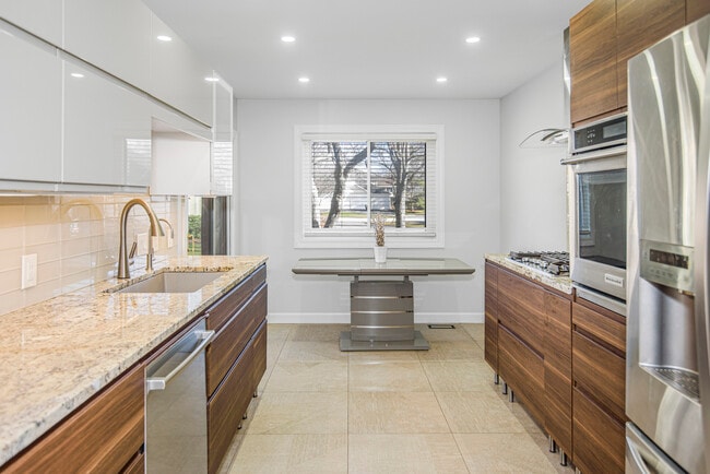 Building Photo - 1168 Middlebury Ln