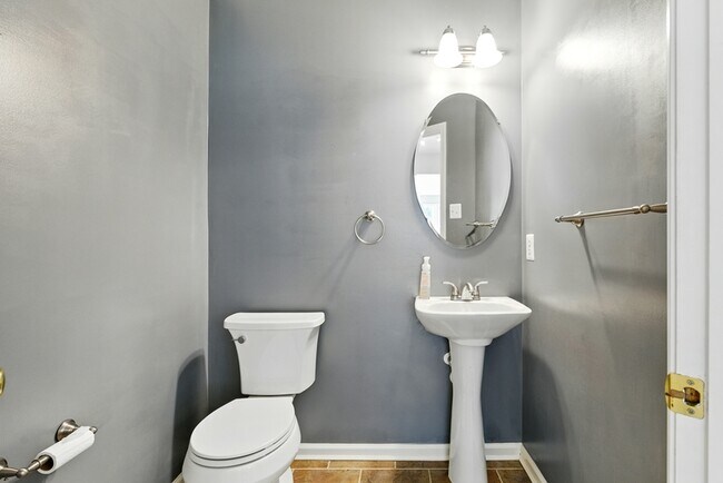 Building Photo - 2513 Holly Springs Ct
