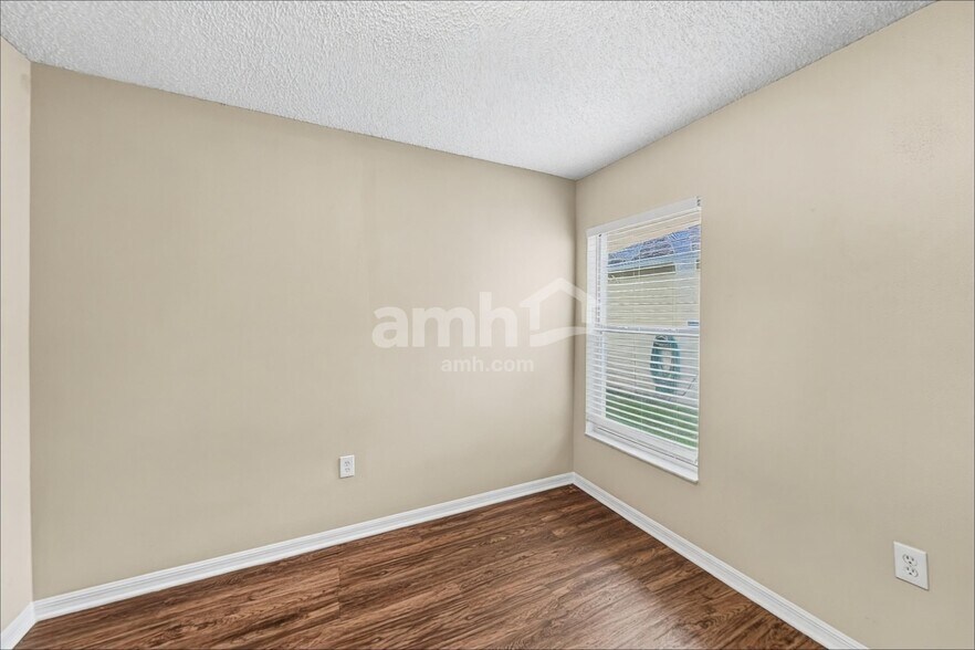 Building Photo - 2423 Hybrid Dr
