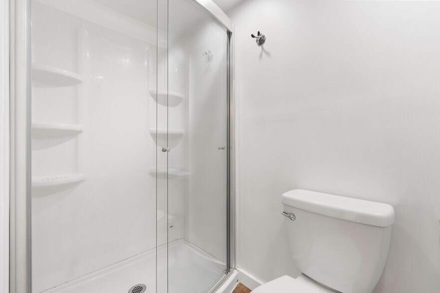 Building Photo - 127 Trowbridge St NE