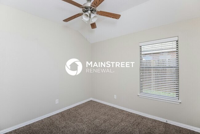 Building Photo - 3 Bedroom Pet-Friendly Home in Fort Worth, TX with Main Street Renewal