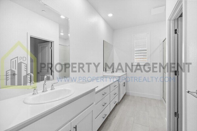 Building Photo - Stunning New 4 Bed / 3 Bath Home | Built i...