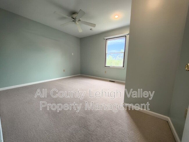 Building Photo - 2879 Hope Ridge Dr