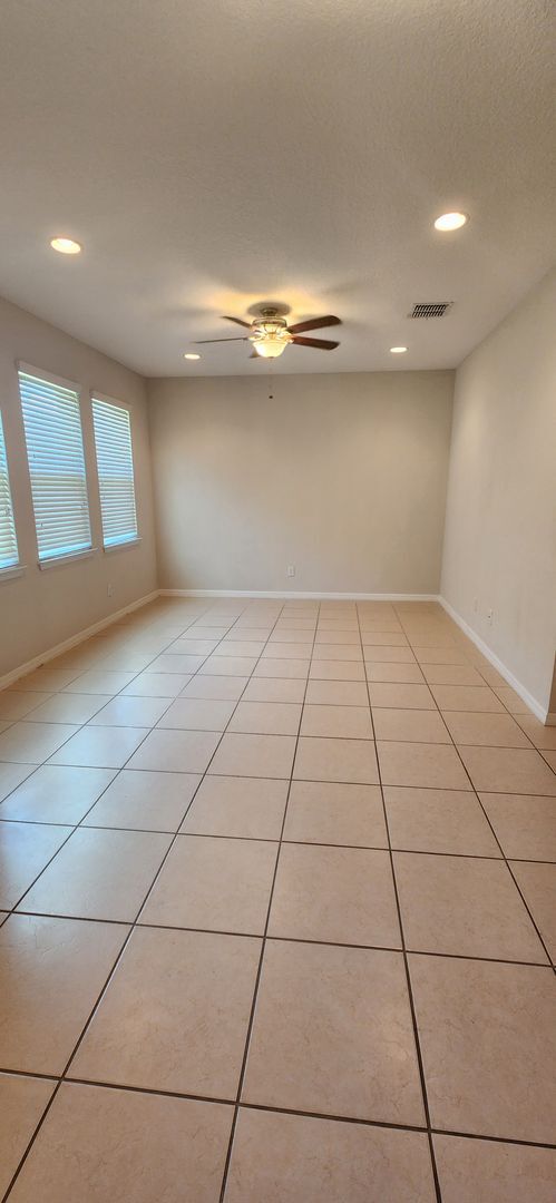 Building Photo - Great Townhouse Belle Isle
