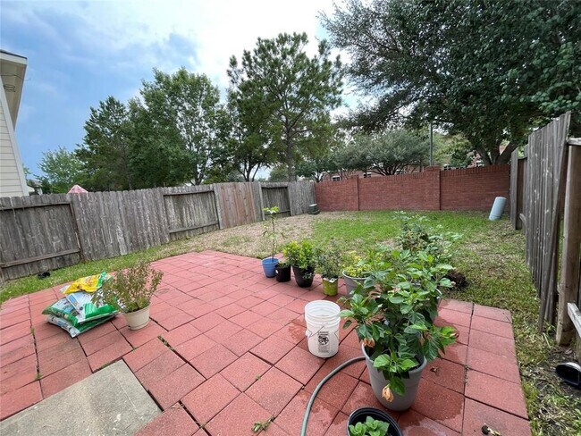 Building Photo - 5626 Claybeck Ln