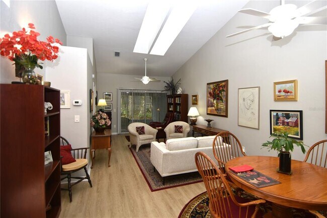 Building Photo - 4941 SW 10th Ln